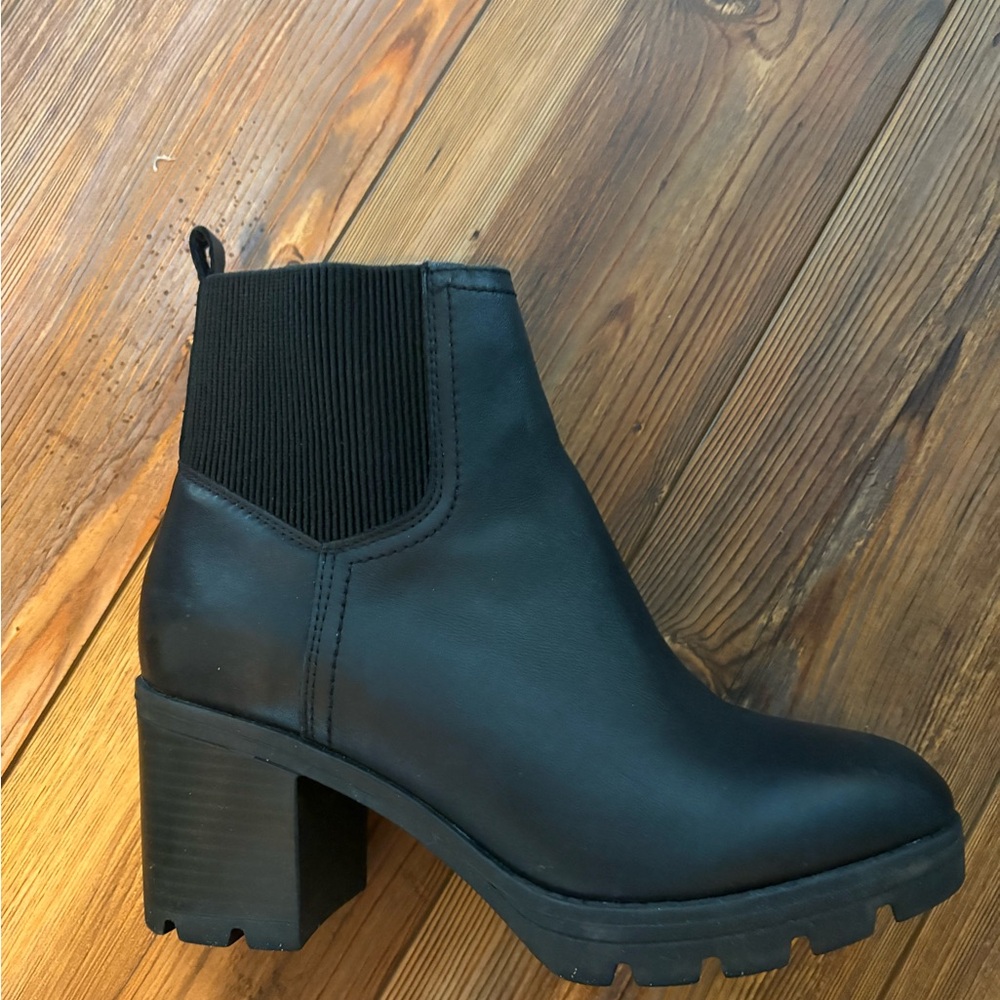 Naturalizer Black Chunky Heel Ankle Boots